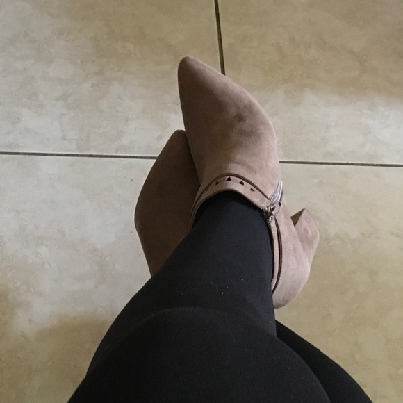 Faux Suede High Block Heel Ankle Boots - Cutout - Picture 5 of 7